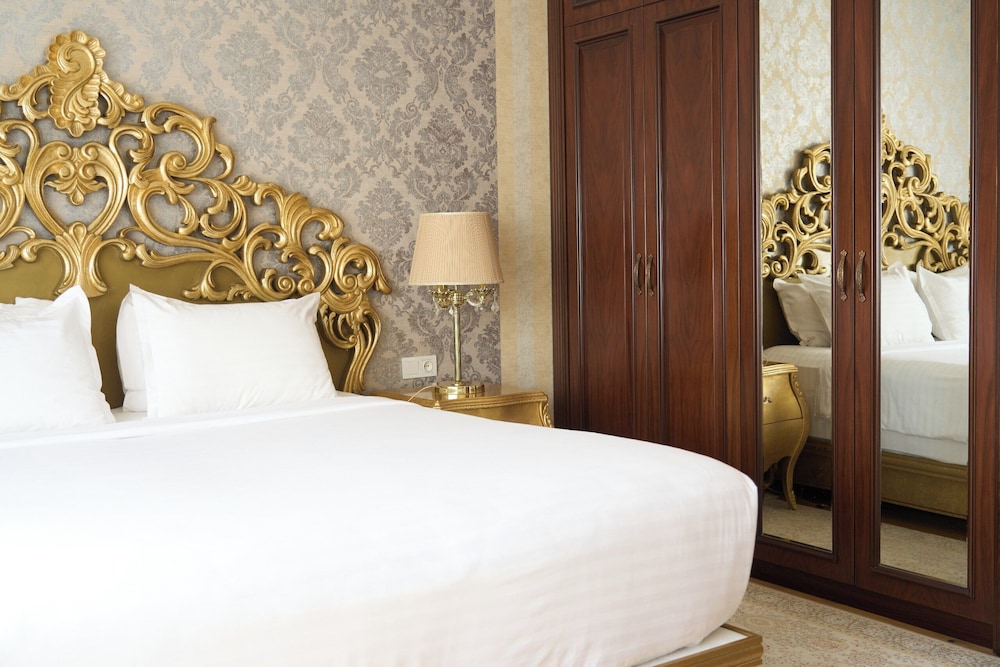 Monday Royal Apart Hotel
