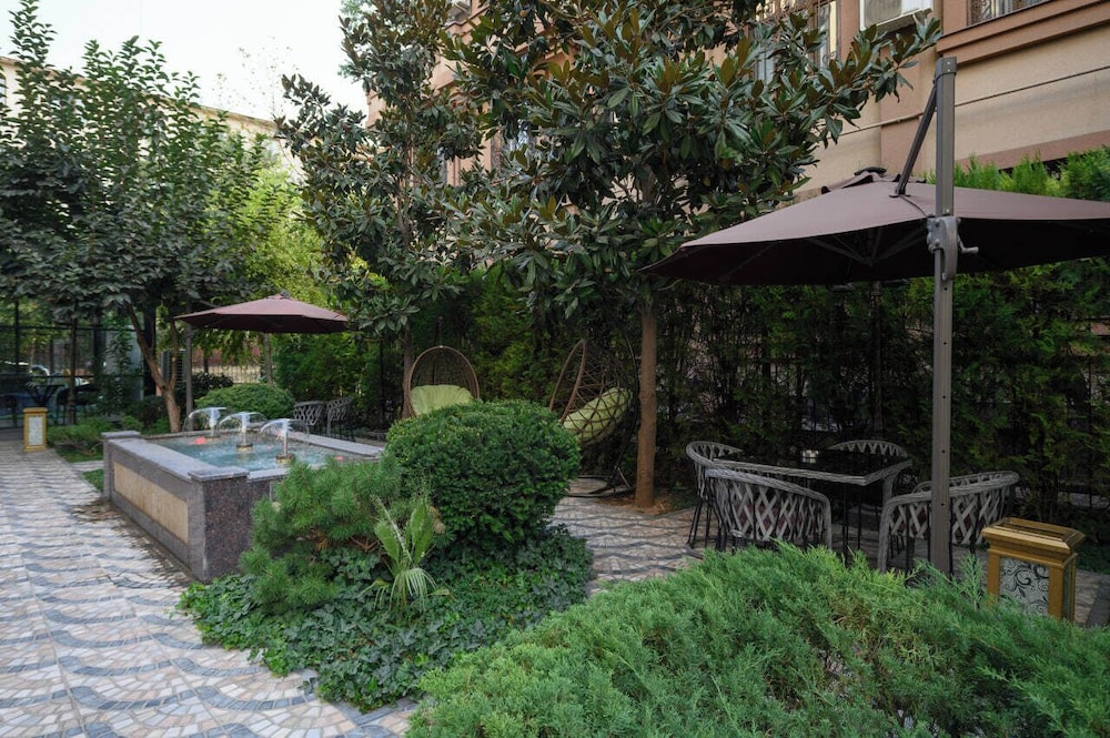 Monday Royal Apart Hotel