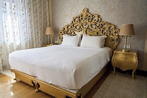 Monday Royal Apart Hotel