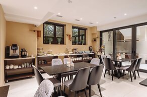 Monday Royal Apart Hotel