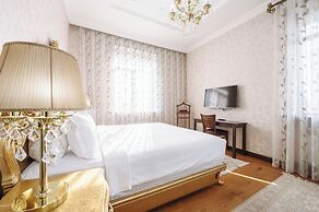 Monday Royal Apart Hotel