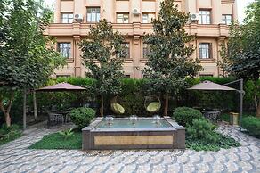 Monday Royal Apart Hotel