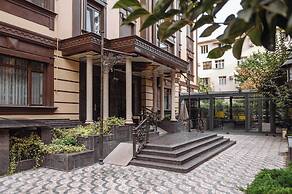 Monday Royal Apart Hotel