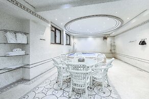 Monday Royal Apart Hotel