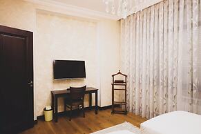 Monday Royal Apart Hotel