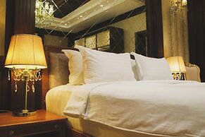Monday Royal Apart Hotel