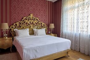 Monday Royal Apart Hotel