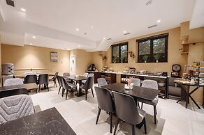 Monday Royal Apart Hotel