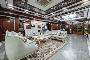 Monday Royal Apart Hotel