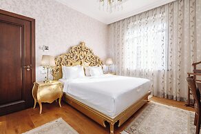 Monday Royal Apart Hotel