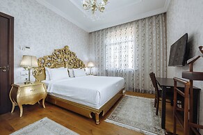 Monday Royal Apart Hotel