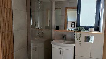 New, Comfortable Holiday Home by the sea
