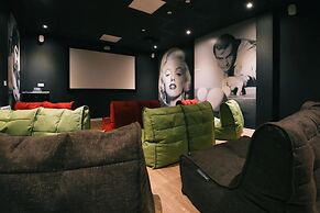 Student Only Picturehouse Apartments
