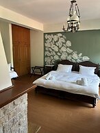 Aristarchos Lodge
