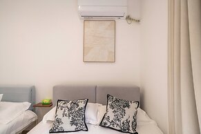 Book and Bed - Xujiahui