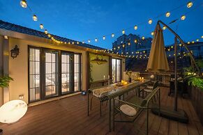 Book and Bed - Xujiahui
