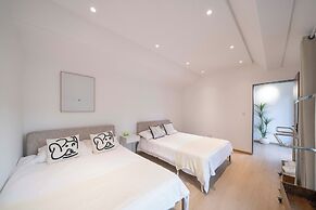 Book and Bed - Xujiahui
