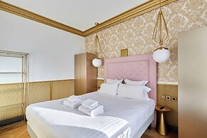Superb AC- 1bdr Ave Montaigne - Arc de Triomphe by Studio Prestige