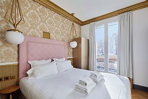 Superb AC- 1bdr Ave Montaigne - Arc de Triomphe by Studio Prestige