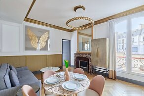 Superb AC- 1bdr Ave Montaigne - Arc de Triomphe by Studio Prestige