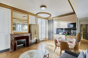 Superb AC- 1bdr Ave Montaigne - Arc de Triomphe by Studio Prestige