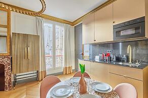 Superb AC- 1bdr Ave Montaigne - Arc de Triomphe by Studio Prestige