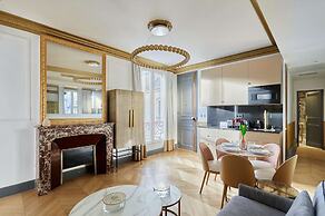 Superb AC- 1bdr Ave Montaigne - Arc de Triomphe by Studio Prestige