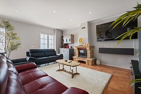 Villa Eastern Edge by Homie