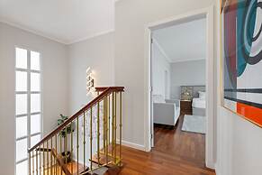 Villa Eastern Edge by Homie
