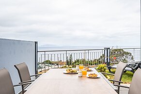 Villa Eastern Edge by Homie