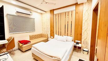 Hotel Apple Palace - Prime Located