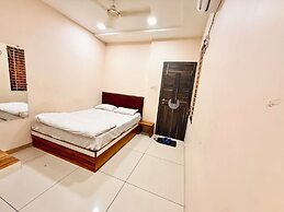 Hotel Apple Palace - Prime Located