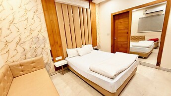 Hotel Apple Palace - Prime Located