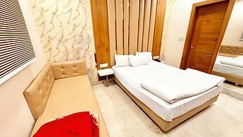 Hotel Apple Palace - Prime Located