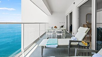 Stylish Beachfront 2BR Balcony Sunsets Pools