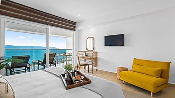 Stylish Beachfront 2BR Balcony Sunsets Pools
