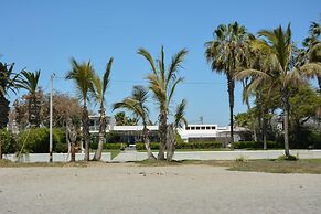 w Modern 5BR With Private Pool in Paracas