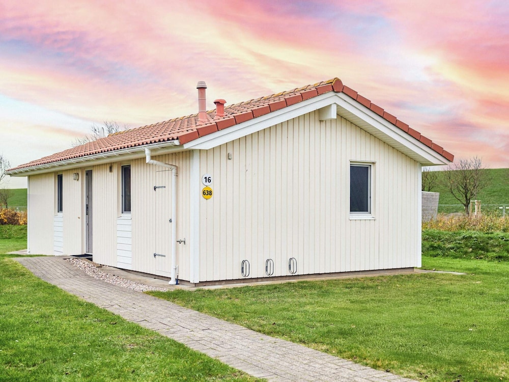 4 Star Holiday Home in Friedrichkoog