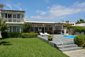 Casa Paracas by Wynwood House