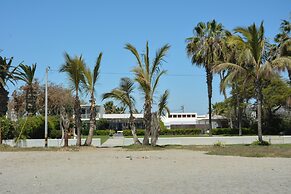 Casa Paracas by Wynwood House