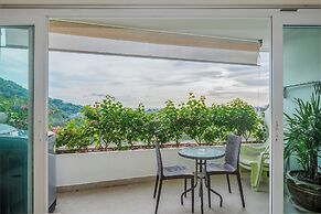 Scenic 1BR Escape Near Beach C195