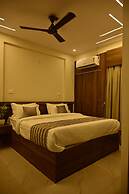Hotel Noble Nook 100 ft. Road Indiranagar