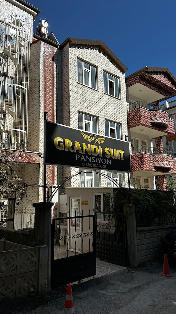 Grandi Suit Pansiyon
