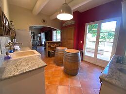 Farmhouse With Swimming Pool in Provence