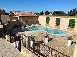 Farmhouse With Swimming Pool in Provence