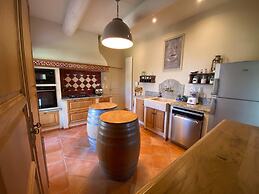 Farmhouse With Swimming Pool in Provence