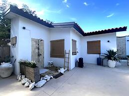 Palm Beach Vacaysuites - Garden Suite - Poolside