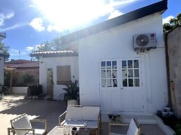 Palm Beach Vacaysuites - Garden Suite - Poolside