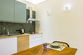 Modern Family Spacious Apartment Near Toledo
