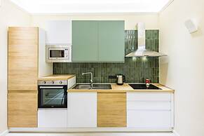 Modern Family Spacious Apartment Near Toledo